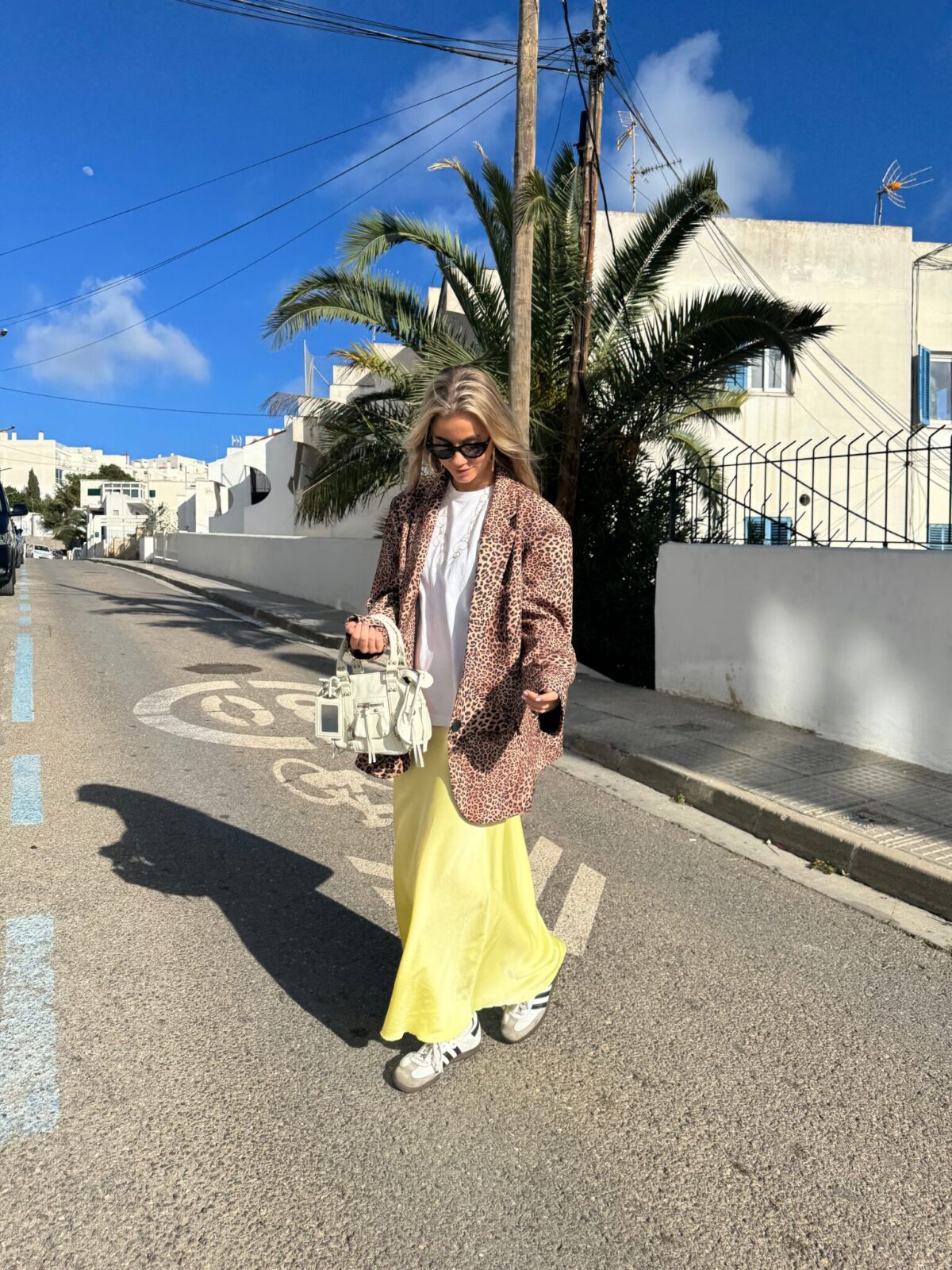Julie Blazer - Afbeelding 2